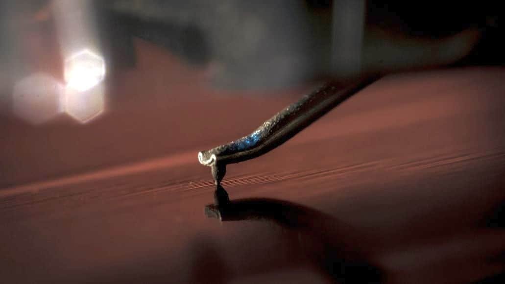 up close turntable needle