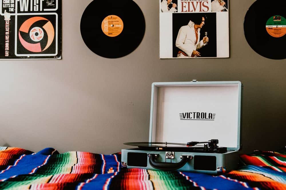 a victrola suitcase turntable that sounds bad