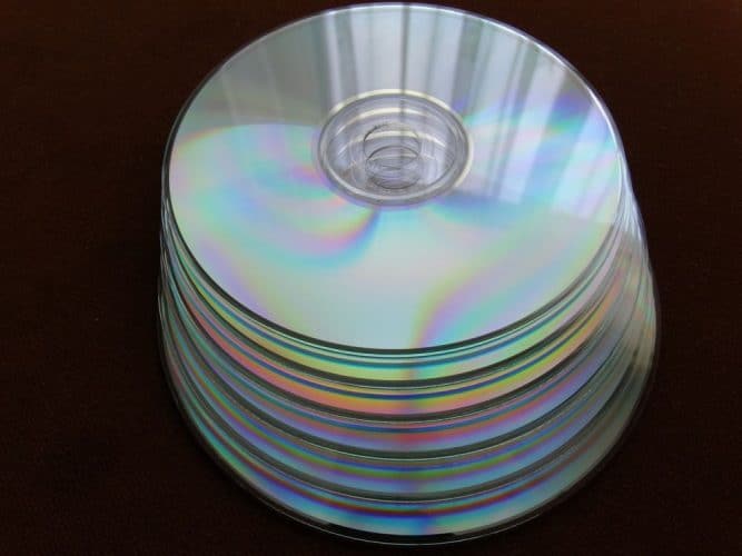 Vinyl Vs CD (Sound Quality And Other Factors Compared)