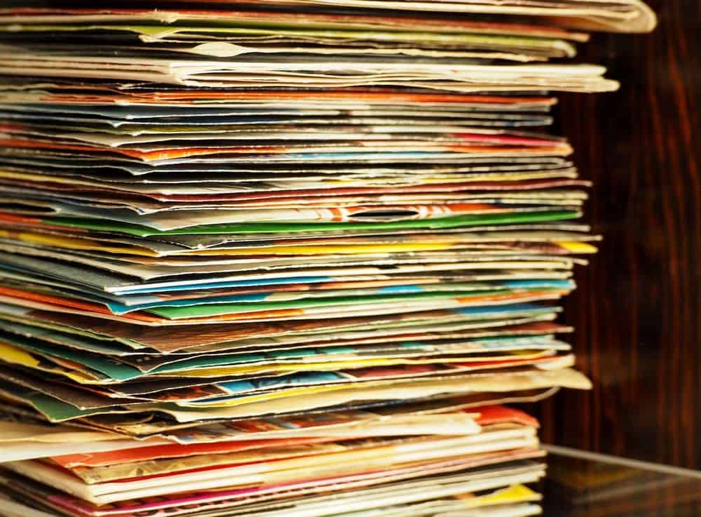 unorganized vinyl records
